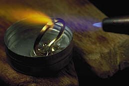 Figure 4.9. Soldering with the top of the ring in water