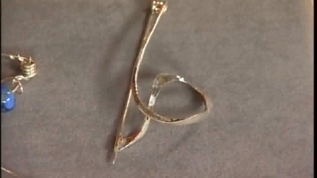 BBJ 1212 – Wire Brooch