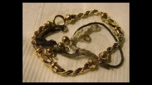 Women’s jewelry on the wrist (tricolor) … with