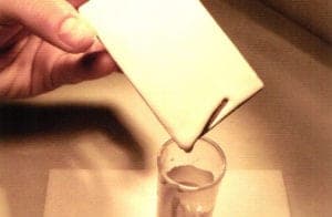 Once the surface has been covered, the excess is poured into the jar.