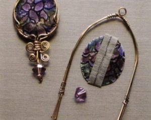 Assembly of wire-wrap bezel for earrings