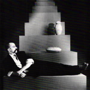 Galerie RA: Paul Derrez with box and bottle