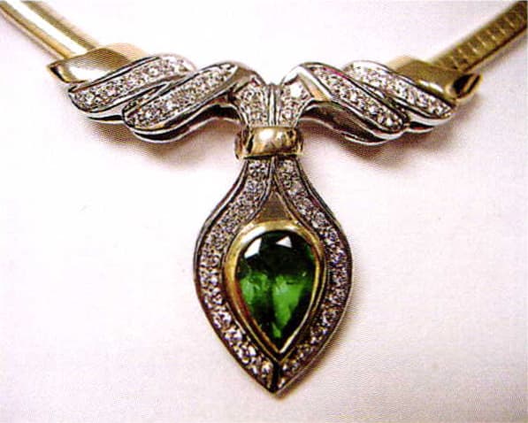 Setting a Pear Shape Emerald in a Full Bezel