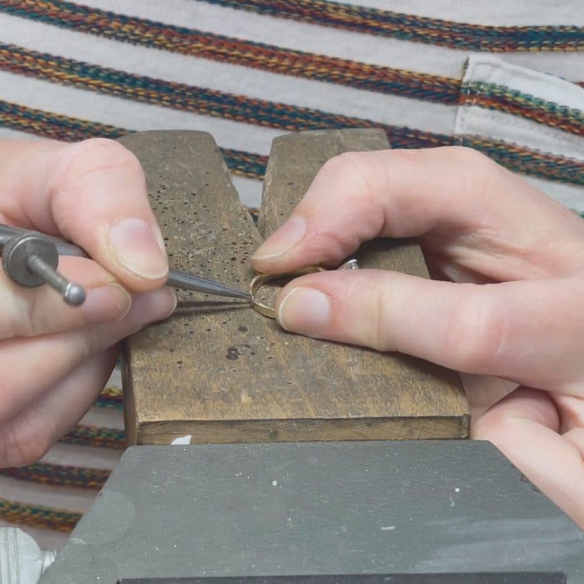 How to Resize a Ring With a Stone