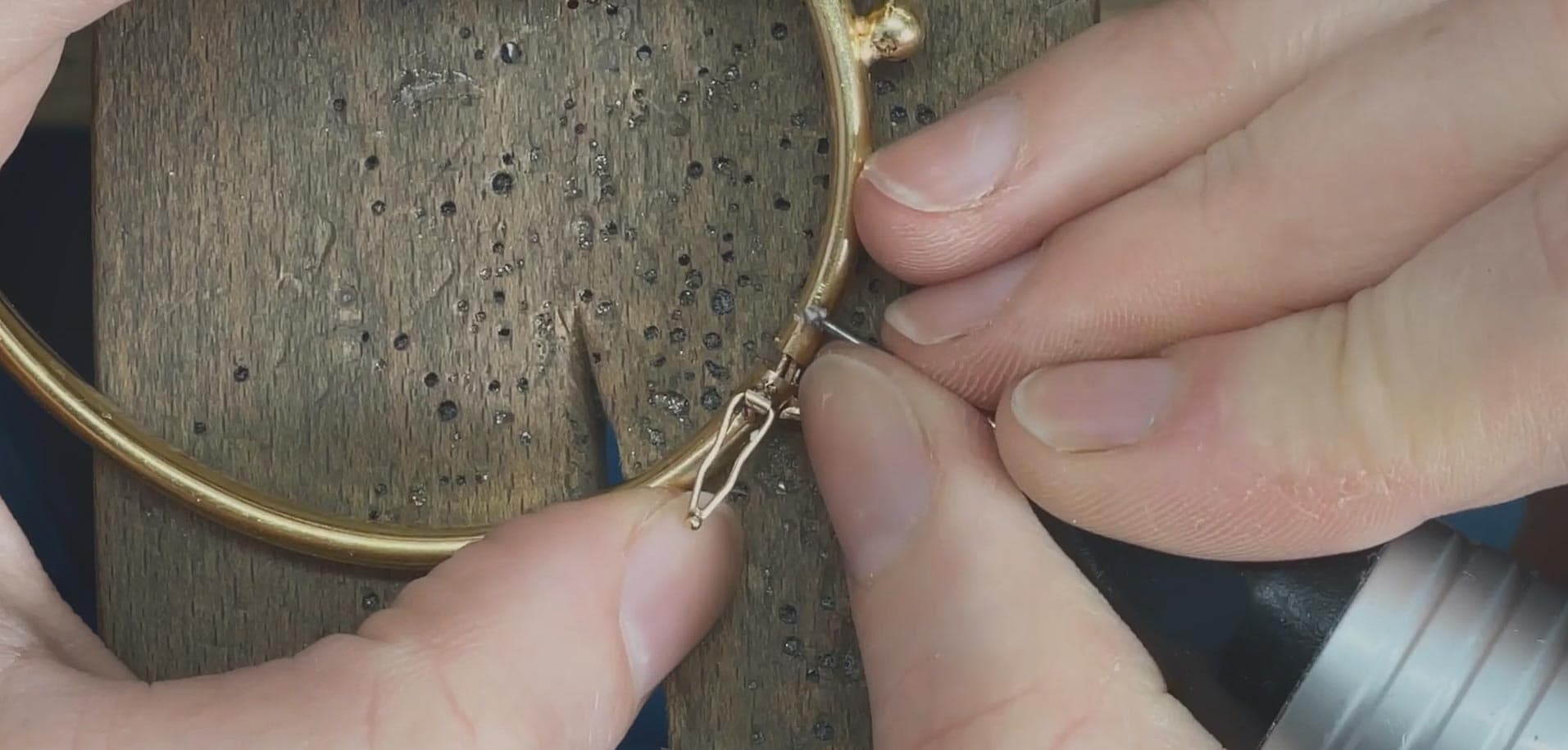 How to Install a Figure 8 Catch