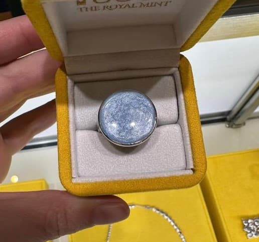 ring by 886 By The Royal Mint