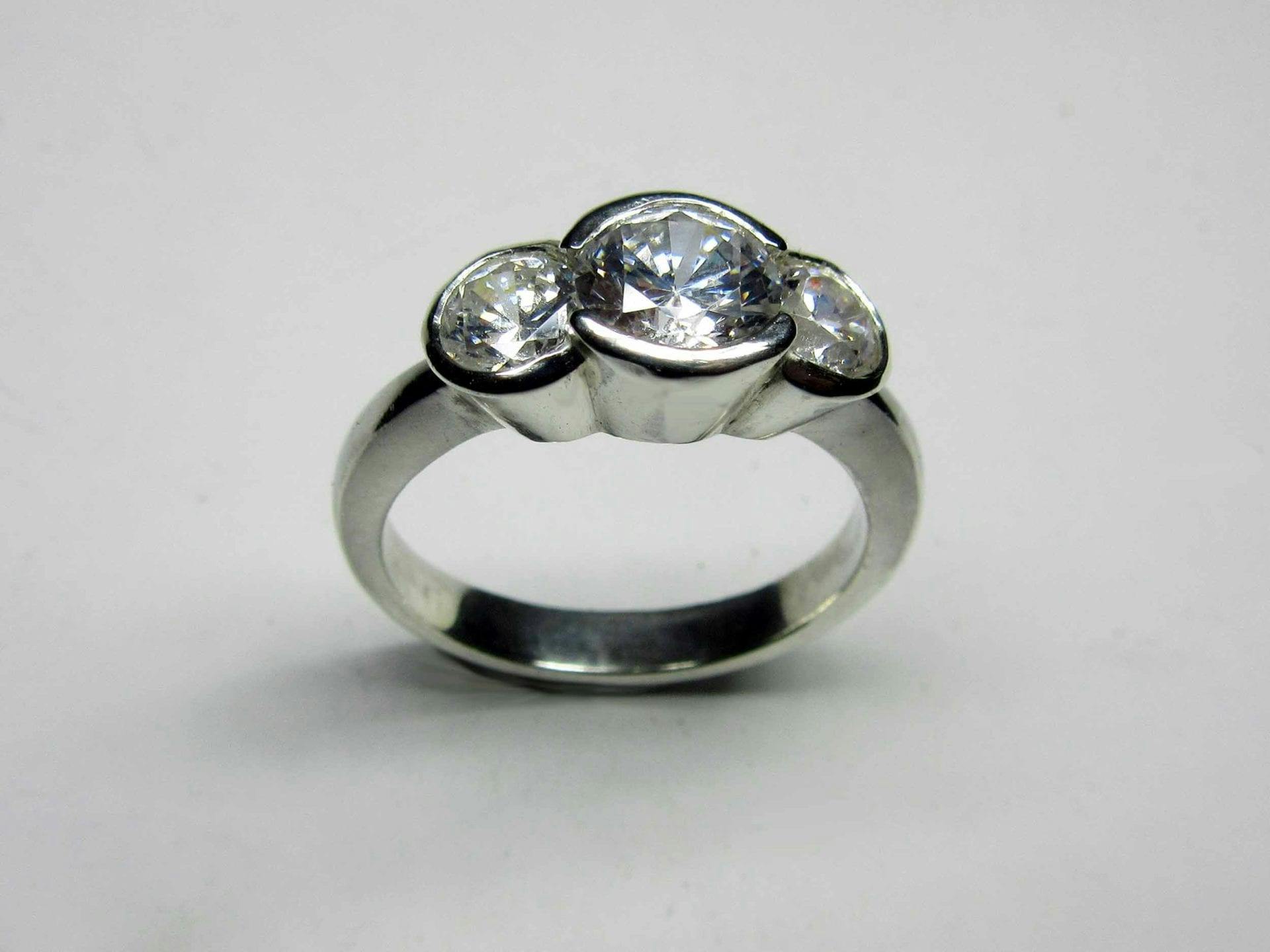 3-Stone Bezel Setting Ring